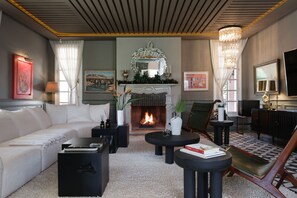 Televisión, chimenea