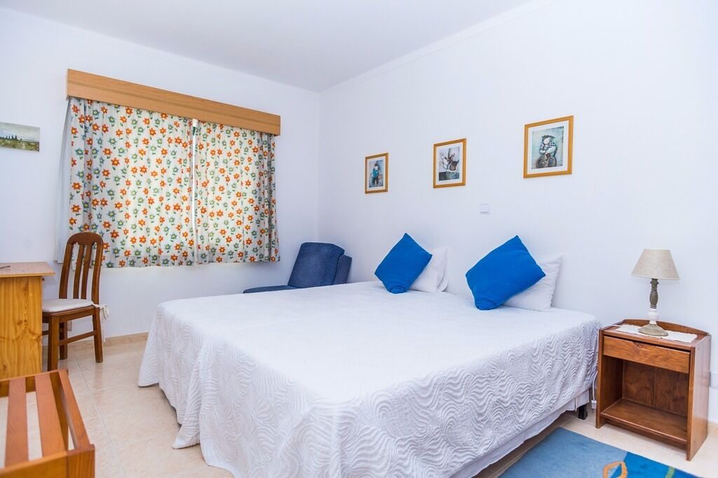 1 غرفة نوم ومكواة/لوح كي وملاءات أس رّة