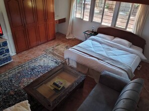 1 غرفة نوم ومكواة/لوح كي وواي فاي وملاءات أسرّة