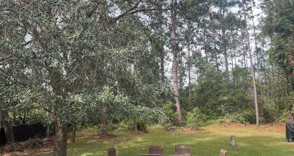 3-bedroom house in charming DeLand with AC