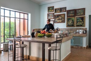 تناول الطعام