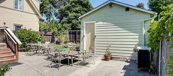 5 Mi to Dtwn Oakland: Studio w/ Shared Patio