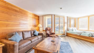 Condo (0 Bedroom) | Property amenity