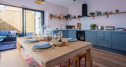 Glanafon - sleeps 4 guests in 2 bedrooms
