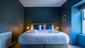 2 bedrooms, iron/ironing board, travel crib, free WiFi - Glanafon - sleeps 4 guests in 2 bedrooms (Menai Bridge)