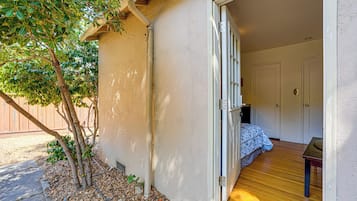 Apartment (0 Bedroom) | Interior