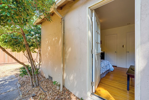 Interior - Serene Studio in SF Suburbs: Quiet + Cat Friendly! (Castro Valley)