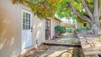 Apartment (0 Bedroom) | Front of property