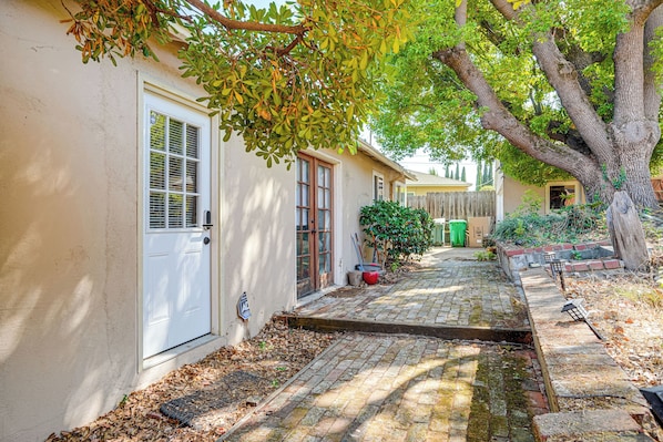 Apartment (0 Bedroom) | Front of property