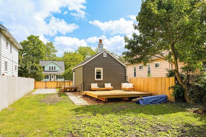 3 Mi to Michigan State: Tiny Home w/ Deck!
