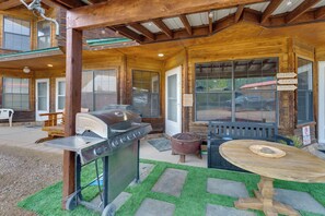 Apartment (0 Bedroom) | Interior - Ski Slope & Mtn Views: Waterfront Red River Studio (Red River)