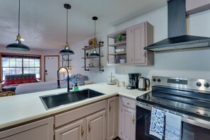 Apartment (0 Bedroom) | Interior - Ski Slope & Mtn Views: Waterfront Red River Studio (Red River)