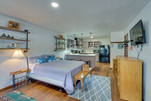 Apartment (0 Bedroom) | Front of property - Ski Slope & Mtn Views: Waterfront Red River Studio (Red River)