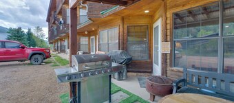 Ski Slope & Mtn Views: Waterfront Red River Studio