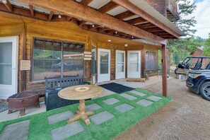 Apartment (0 Bedroom) | Interior - Ski Slope & Mtn Views: Waterfront Red River Studio (Red River)