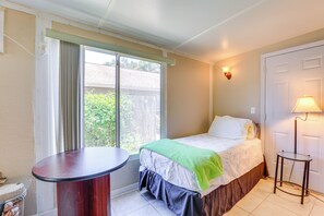 Apartment (0 Bedroom) | Interior