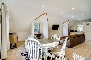 Apartment (0 Bedroom) | Interior - Couples Retreat on Farm: 6 Mi to Dwtn Weatherford! (Weatherford)