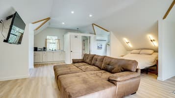 Apartment (0 Bedroom) | Interior