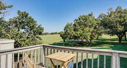 Couples Retreat on Farm: 6 Mi to Dwtn Weatherford!