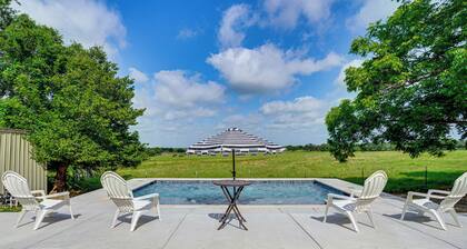 Pool, Fire Pit! Farm Retreat Near Dwtn Weatherford