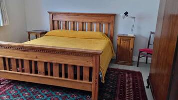 5 bedrooms, free WiFi, bed sheets