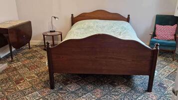 5 bedrooms, free WiFi, bed sheets