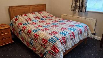 5 bedrooms, free WiFi, bed sheets