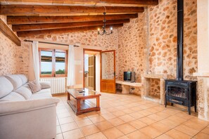 تلفزيون، مدفأة، تنس طاولة