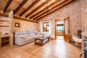 TV, fireplace, ping pong - Apartment 'Graner' with Mountain View, Wi-Fi and Air Conditioning (Campos)