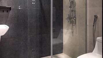 Dusche, Designer-Toilettenartikel, Haartrockner, Hausschuhe