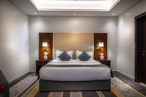 Hochwertige Bettwaren, Betten mit Memory-Foam-Matratzen, Zimmersafe