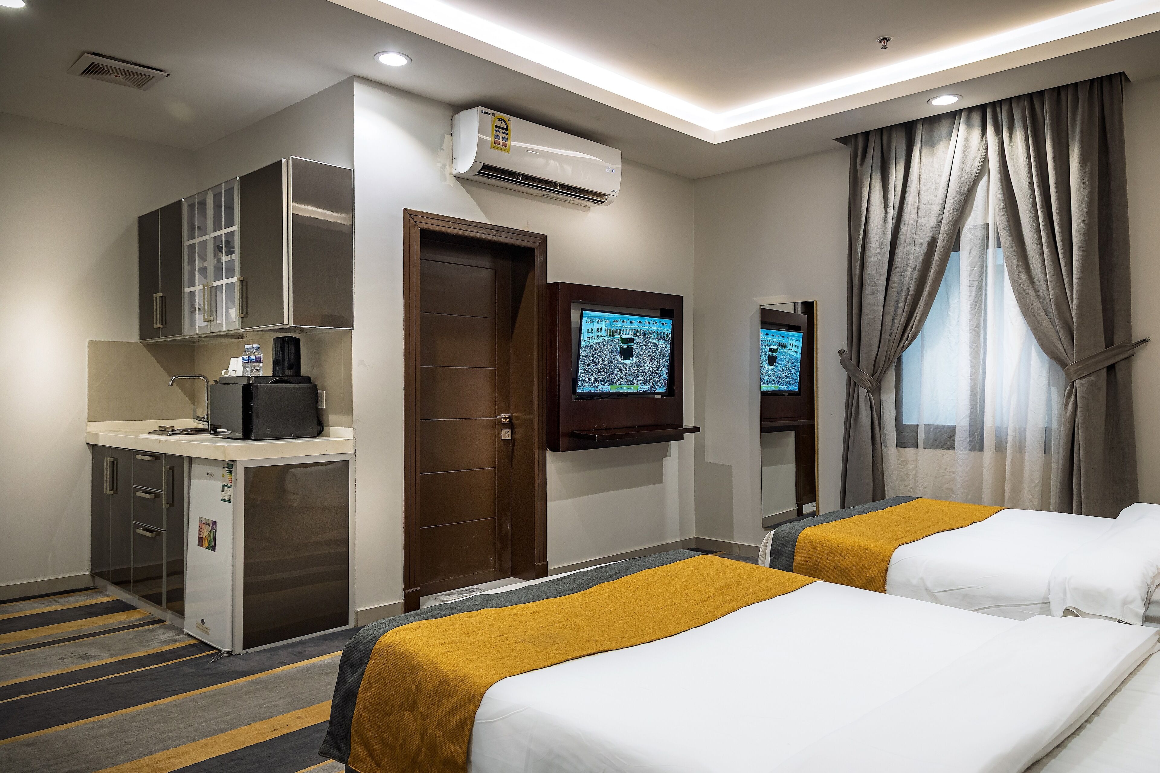 Studio | Bộ đồ giường cao cấp, nệm cao su hoạt tính (memory foam) 