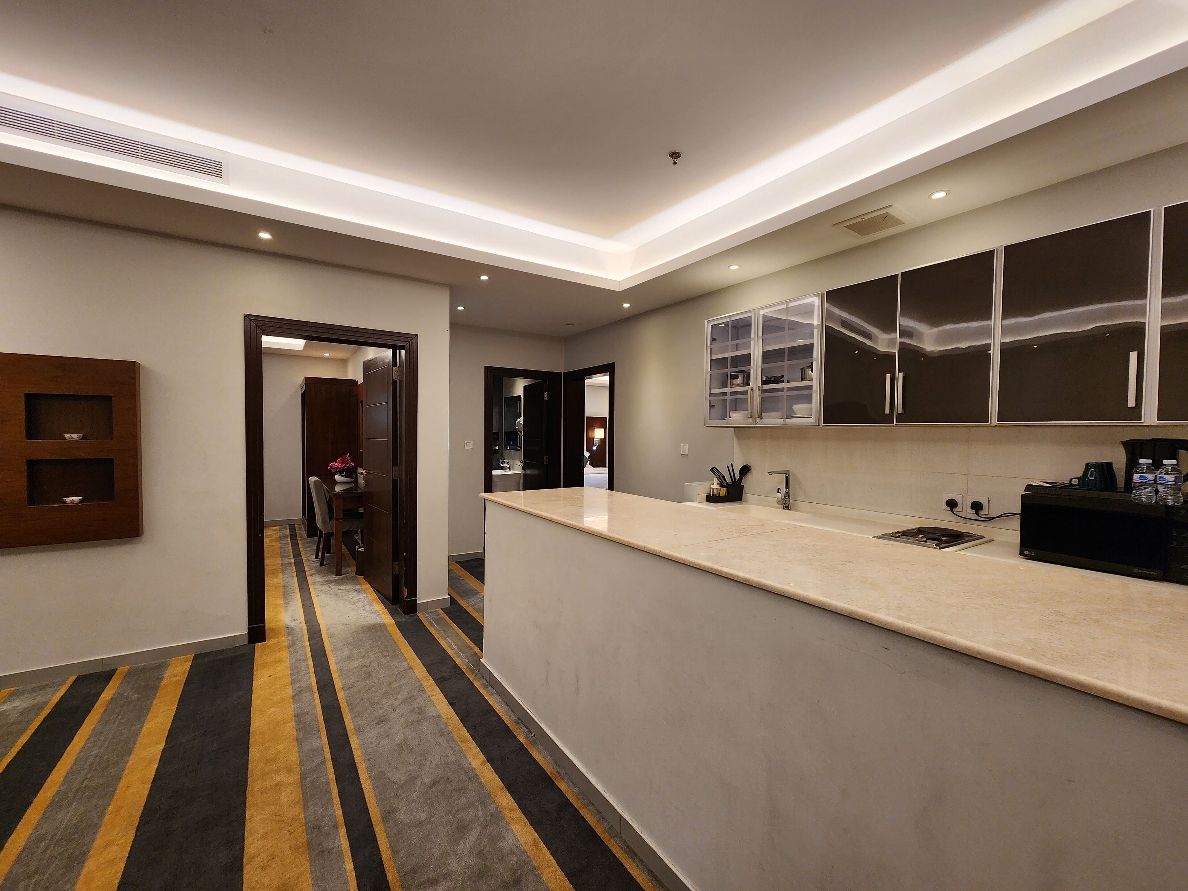 套 房, 2 间卧室 | 高档床上用品、记忆海绵床垫、客房内保险箱、遮光窗帘