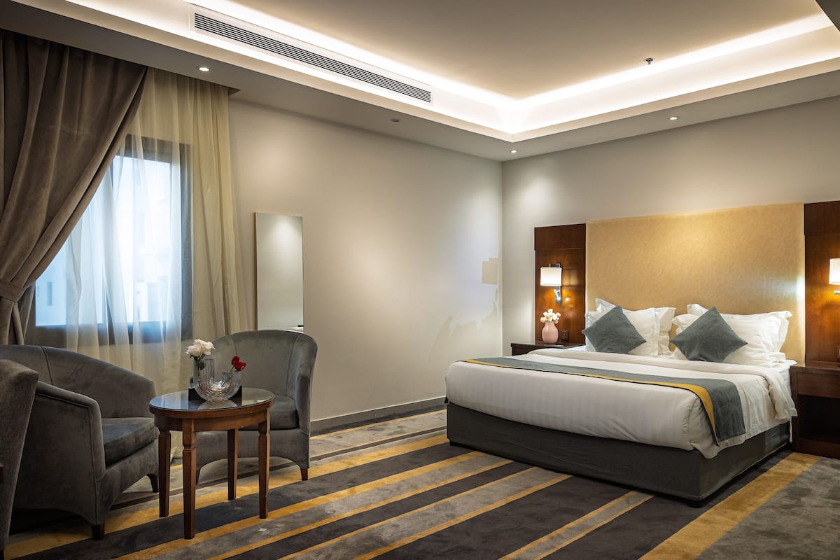 Studio | Premium bedding, memory foam beds, in-room safe, blackout drapes