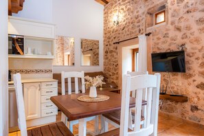 Dining - Apartment 'Volta' with Mountain View, Wi-Fi and Air Conditioning (Campos)