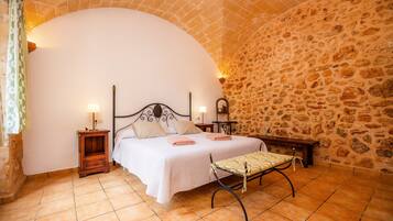 Silitysrauta/-lauta, Wi-Fi, vuodevaatteet