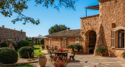 Villa 'Es Porxo' with Mountain View, Wi-Fi and Air Conditioning