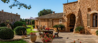 Villa 'Es Porxo' with Mountain View, Wi-Fi and Air Conditioning