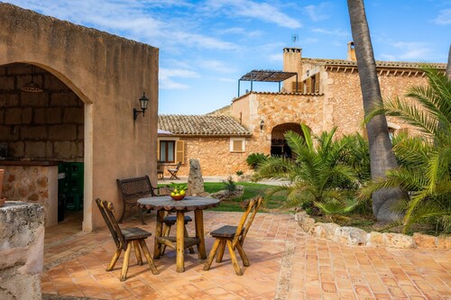 Appartement 'Païssa' avec vue sur la montagne, Wi-Fi et climatisation