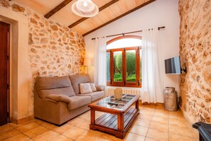 تلفزيون، مدفأة، تنس طاولة