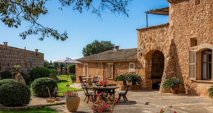 Villa 'Bovera' with Mountain View, Wi-Fi and Air Conditioning