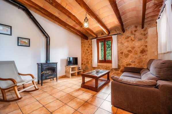 Living area - Villa 'Bovera' with Mountain View, Wi-Fi and Air Conditioning (Campos)