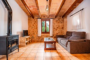 Living area - Villa 'Bovera' with Mountain View, Wi-Fi and Air Conditioning (Campos)