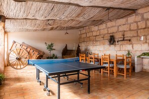 Game room - Villa 'Bovera' with Mountain View, Wi-Fi and Air Conditioning (Campos)