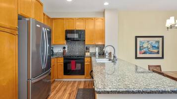 Fridge, oven, stovetop, dishwasher