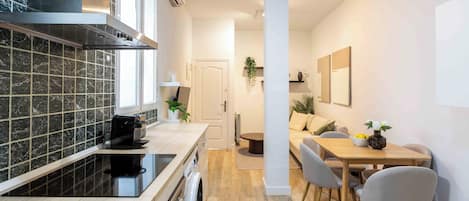 Fridge, oven, stovetop, dishwasher