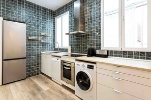 Kühlschrank, Ofen, Herdplatte, Geschirrspüler