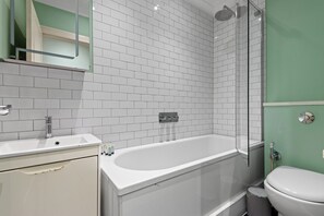 Badewanne und Dusche (separat), Komfortbadewanne, Haartrockner