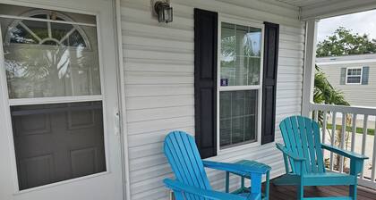 Charming 1-bedroom cottage in peaceful RV Resort only 7 Miles from beaches