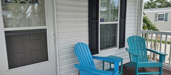 Charming 1-bedroom cottage in peaceful RV Resort only 7 Miles from beaches
